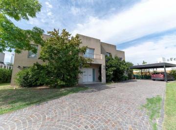 Casa de 8 ambientes, San Miguel · Venta Magnifica Casa en Buenos Aires Village de Bella Vista