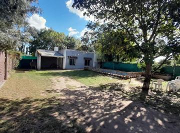 Quinta vacacional · 67m² · 3 Ambientes · 1 Cochera · Casa Quinta en Venta con Amplio Parque - Chivilcoy