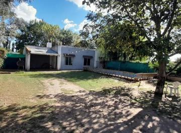 Quinta vacacional · 67m² · 3 Ambientes · 1 Cochera · Casa Quinta en Venta con Amplio Parque - Chivilcoy