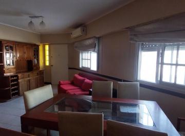 Casa · 175m² · 6 Ambientes · 1 Cochera · Casa en Venta - 5 Dorm. 3 Baños - Parque Chacabuco