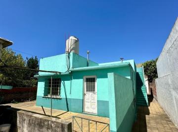 Casa · 270m² · 8 Ambientes · 2 Cocheras · Casa en Venta. Terreno de 543 m². 2 Propiedades Independientes. Galpón de Amplias Dimensiones Zarate