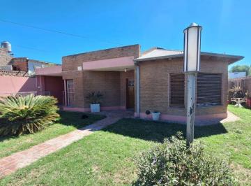 Casa de 3 ambientes, Bahía Blanca · Casa en Venta Barrio Los Olivos!