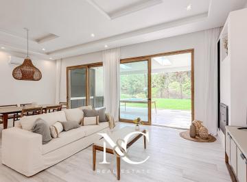 Casa · 218m² · 5 Ambientes · 1 Cochera · Casa en Venta en Costa Esmeralda