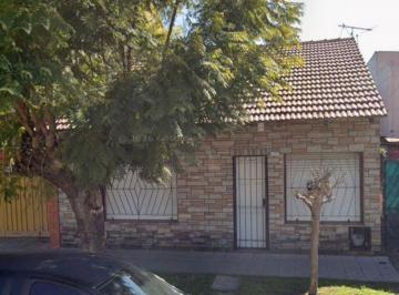Casa de 3 ambientes, Lanús · Casa con Lote Amplio