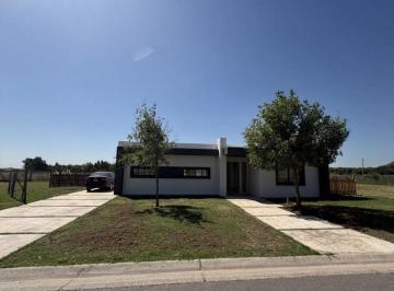 Casa · 174m² · 4 Ambientes · 4 Cocheras · Casa en Venta a Estrenar, San Sebastian