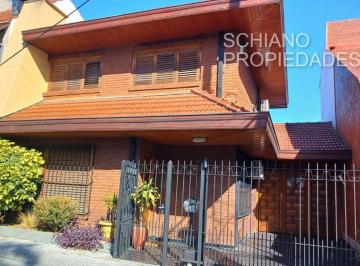 Casa de 4 ambientes, Quilmes · Chalet en Dos Plantas con Piscina, Cuatro Ambientes, Cochera Para Tres Autos. Excelente Estado.