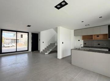 Casa · 180m² · 4 Ambientes · 2 Cocheras · Campo Chico - Gran Duplex - 3 Dorm.