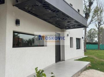 Casa · 215m² · 6 Ambientes · 3 Cocheras · Casa en Alvarez del Bosque - Venta