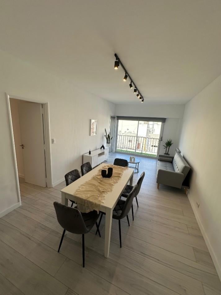 Depto 4 amb, 70m² con balcón terraza y vista lateral al mar — Centro