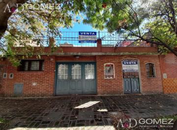 Frente de la propiedad · Hermosa Casa de 5 Ambientes con Patio, Terraza y Cochera