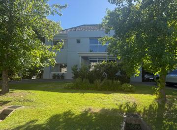 Casa de 5 ambientes, Berazategui · Casa en Venta en Abril Club de Campo - Dueño Vende - Barrio Las Acacias