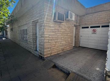 Casa de 5 ambientes, Cipolletti · Vende Casa con Salón en Barrio Almirante Brown
