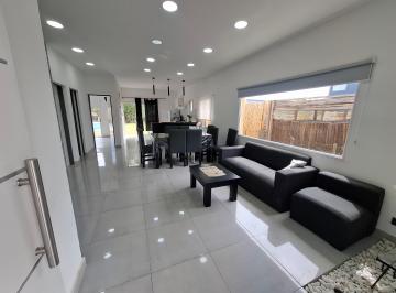 Casa de 4 ambientes, San Vicente · Casa en Alquiler Barrio Privado Domselaar Chico con Piscina