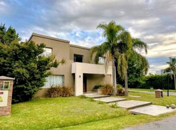 Casa de 5 ambientes, Berazategui · Casa en Venta — Altos de Hudson I | Barrio Cerrado con Seguridad 24hs