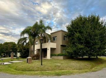Casa de 5 ambientes, Berazategui · Casa en Venta — Altos de Hudson I | Barrio Cerrado con Seguridad 24hs