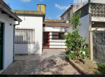 Casa de 6 ambientes, Ituzaingó · Casa en Alquiler en Ituzaingó – Ideal Vivienda o Uso Profesional