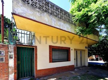 Casa · 128m² · 3 Ambientes · 1 Cochera · Venta Casa 3 Amb Ramos Mejía Patio Terraza Plano