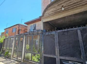 Casa · 200m² · 6 Ambientes · 1 Cochera · Venta Casa Multifamiliar 2 Pisos 6 Amb F. Varela (Permuta por Vehiculo)