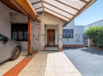 Casa · 180m² · 5 Ambientes · 2 Cocheras · Venta Casa Temperley 5amb C/pileta y Jardin