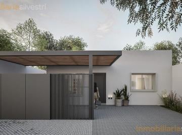 Casa · 65m² · 4 Ambientes · 1 Cochera · 8 Entre 502 y 502c – Villa Castell - Gonnet - Casa de Dos Dorm. a Reestrenar en Venta