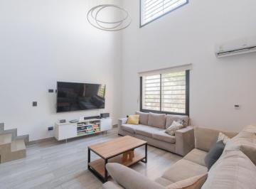 Casa · 220m² · 5 Ambientes · Casa en Venta de 5 Ambientes - Piscina, Quincho y Parrilla en Ituzaingo