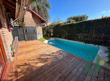 Casa · 164m² · 4 Ambientes · 3 Cocheras · Venta Casa.4 Amb. C/pileta. Hurlingham Impecable!