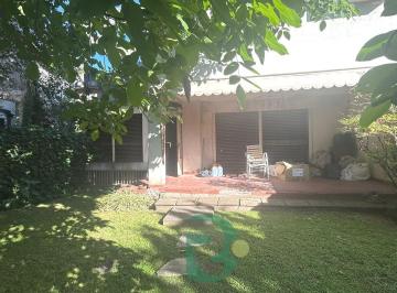 Casa · 251m² · 4 Ambientes · 2 Cocheras · Venta Casa 4amb. Lote 480 m. a Reciclar. Hurlingham