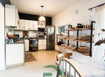 Casa · 150m² · 4 Ambientes · 2 Cocheras · Venta Casa 4 Amb. Bo Cerrado La Araucaria. Bella Vista