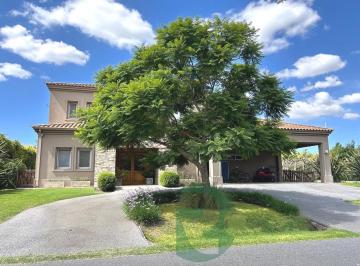 Casa · 342m² · 5 Ambientes · 6 Cocheras · Venta Casa 5 Amb. Lote 980 Mt. Barrio Cerrado Bella Vista Chico