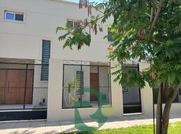 Casa · 168m² · 5 Ambientes · 2 Cocheras · Venta Casa 5 Ambientes. Castelar Norte