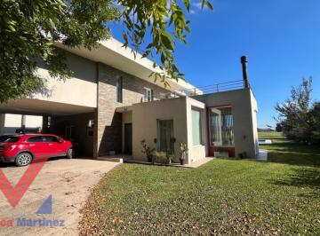 Casa · 370m² · 5 Ambientes · 2 Cocheras · Excelente Casa en Venta