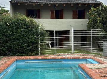Casa · 272m² · 8 Ambientes · 2 Cocheras · Alquilo/vendo Casa 3 Dorm. Cerro de Las Rosas - Cordoba