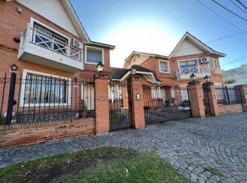 Casa de 4 ambientes, Morón · Venta Duplex Castelar Norte 4 Ambientes Permuta Depto. Caseros