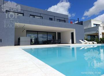 Casa · 274m² · 7 Ambientes · 6 Cocheras · Casa en El Naudir Al Lago