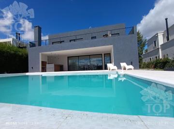 Casa · 274m² · 7 Ambientes · 6 Cocheras · Casa en El Naudir Al Lago