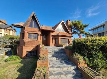 Casa · 250m² · 6 Ambientes · 1 Cochera · Casa en Venta - 3 Dorm. 3 Baños - Pinamar
