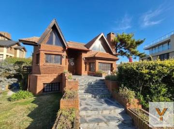 Casa · 250m² · 6 Ambientes · 1 Cochera · Casa en Venta - 3 Dorm. 3 Baños - Pinamar