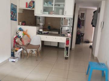 Departamento de 2 ambientes, Balvanera · Dos Ambientes Al Frente Balcon con Cochera Fija en Balvanera