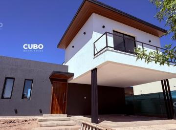 Casa · 250m² · 6 Ambientes · 2 Cocheras · Venta Casa en Barrio Privado La Luisa — Carrodilla, Luján de Cuyo