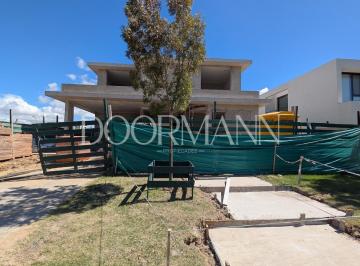 Casa · 299m² · 6 Ambientes · 3 Cocheras · Casa en Venta 4 Dorm. Carpinchos Nordelta