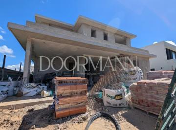 Casa · 316m² · 6 Ambientes · 3 Cocheras · Casa en Venta 4 Habitaciones Carpinchos Nordelta