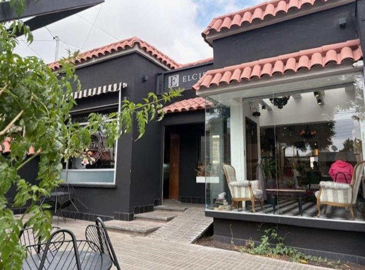 Casa · 200m² · 6 Ambientes