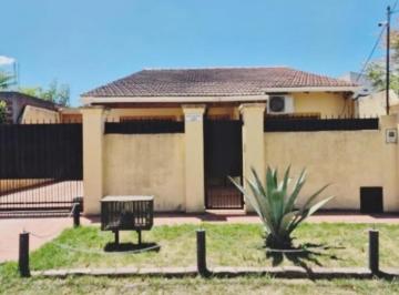 Casa · 170m² · 4 Ambientes · 1 Cochera · Excelente Casa, Longchamps.