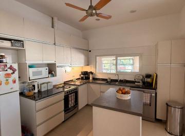 Casa de 6 ambientes, Vistalba · Casa con 3 Dorm. en Alquiler en Vistalba