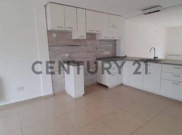 Casa · 227m² · 4 Ambientes · 2 Cocheras · Venta Casa 4 Amb con Parque en Barrio Los Olivares