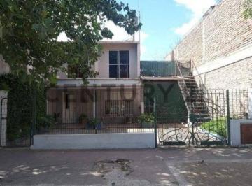 Casa · 130m² · 5 Ambientes · 1 Cochera · Venta Casa Multifamiliar con Patio y Cochera en Los Polvorines - Apto Credito