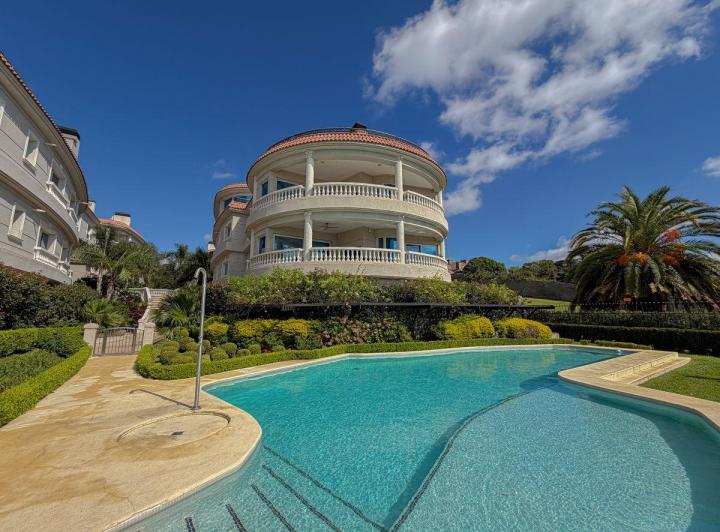 Departamento · 220m² · 6 Ambientes · 2 Cocheras