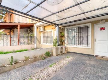 Casa · 59m² · 3 Ambientes · 1 Cochera · Venta Duplex 3 Amb Moron Cochera Apto Credito