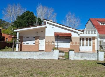 Casa de 4 ambientes, Aguas Verdes · Venta de Casa + Departamento en Aguas Verdes.