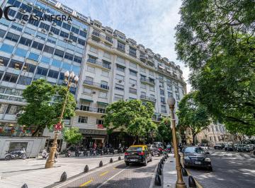 Departamento · 228m² · 5 Ambientes · 1 Cochera · Piso a Reciclar en Venta Frente a Plaza San Martin